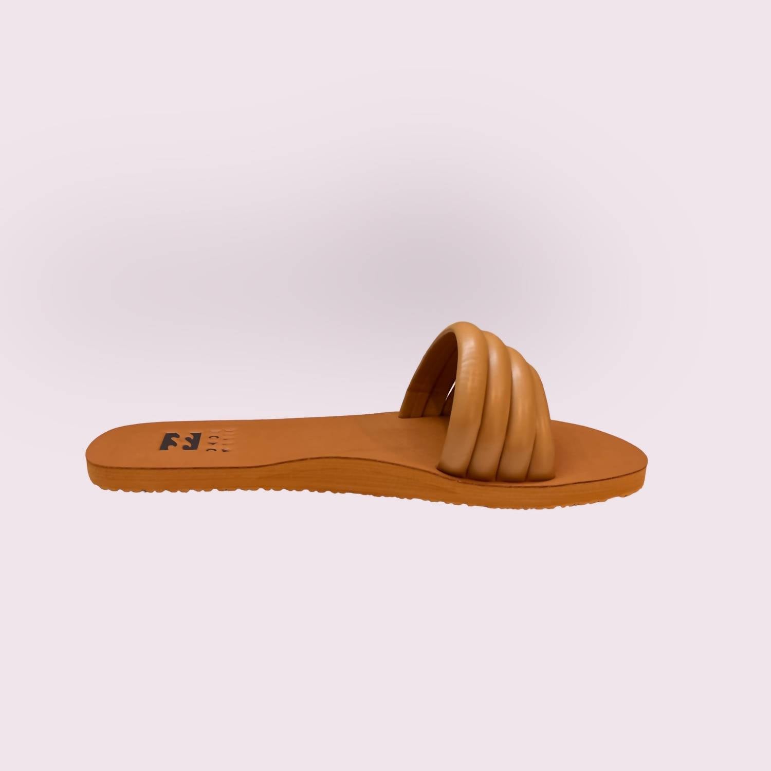 1994f0b7-c081-47b0-9804-f007aaa02cc5-upscale_15k-1500x1500-70 Billabong - Women's Sydney Slide - Image 1