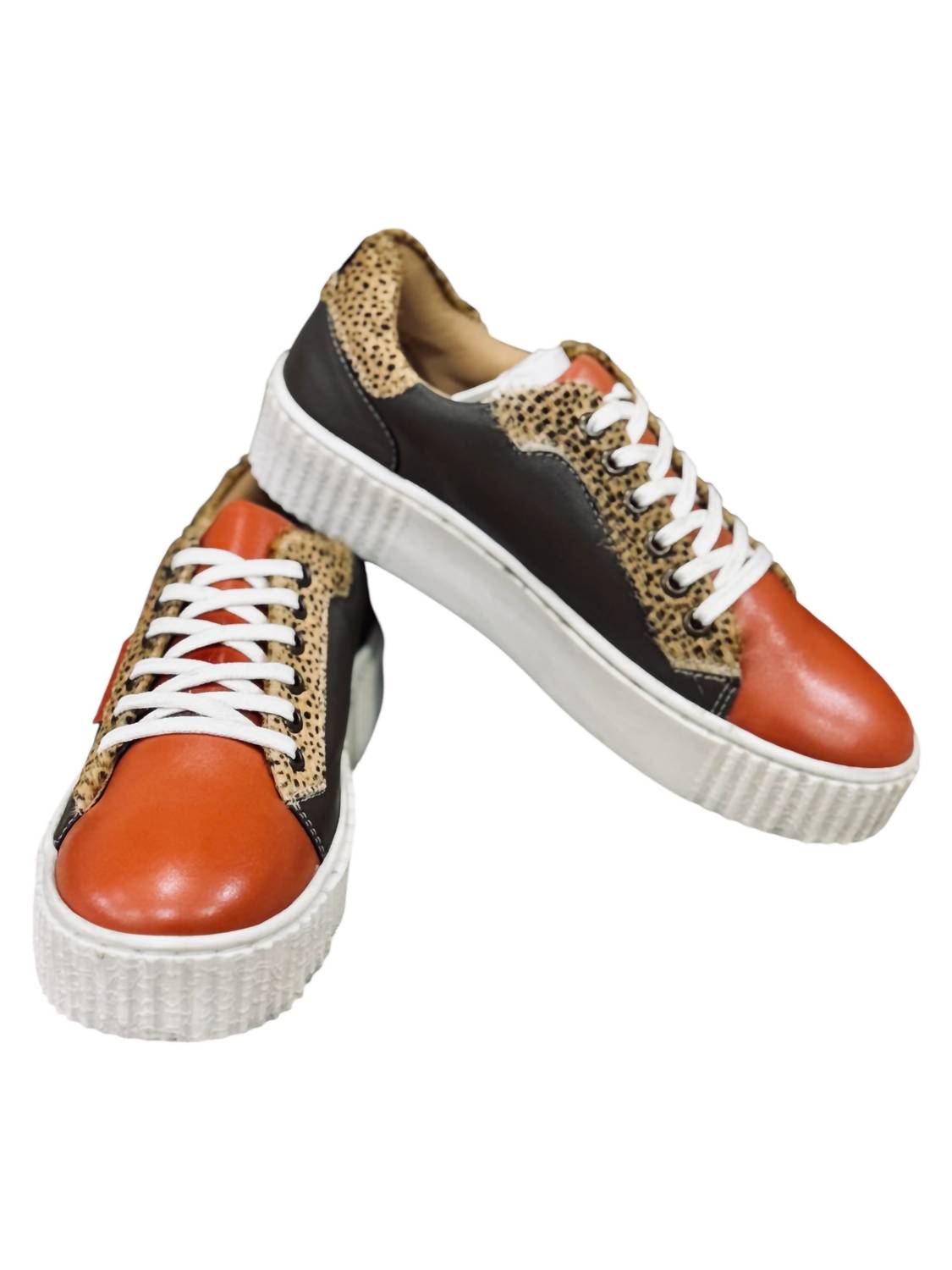 5247e607-4efe-417c-8d83-cbb54f4daae1-upscale_15k-1500x1500-70 Soruka - Women's Iris Sneakers - Image 1