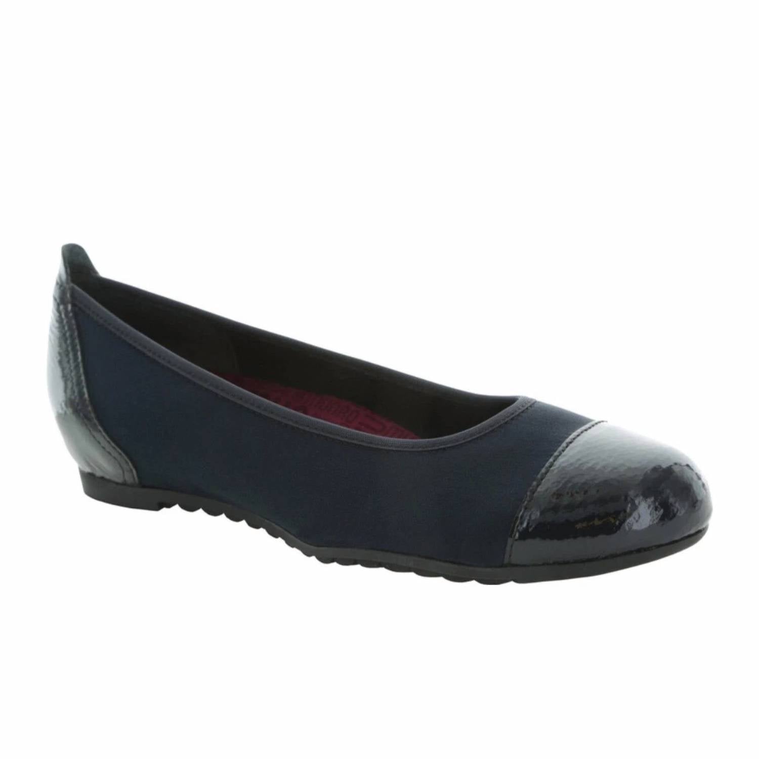 5be483c5-742c-468c-b804-a44f54cb8b48-upscale_15k-1500x1500-70 Munro - Women's Henlee Flats - Image 1