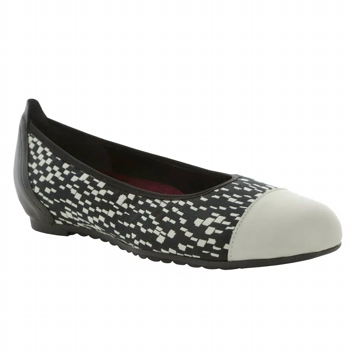 66c62535-a6a7-4e75-98a8-25500797f632-upscale_15k-1500x1500-70 Munro - Women's Henlee Flats - Image 1