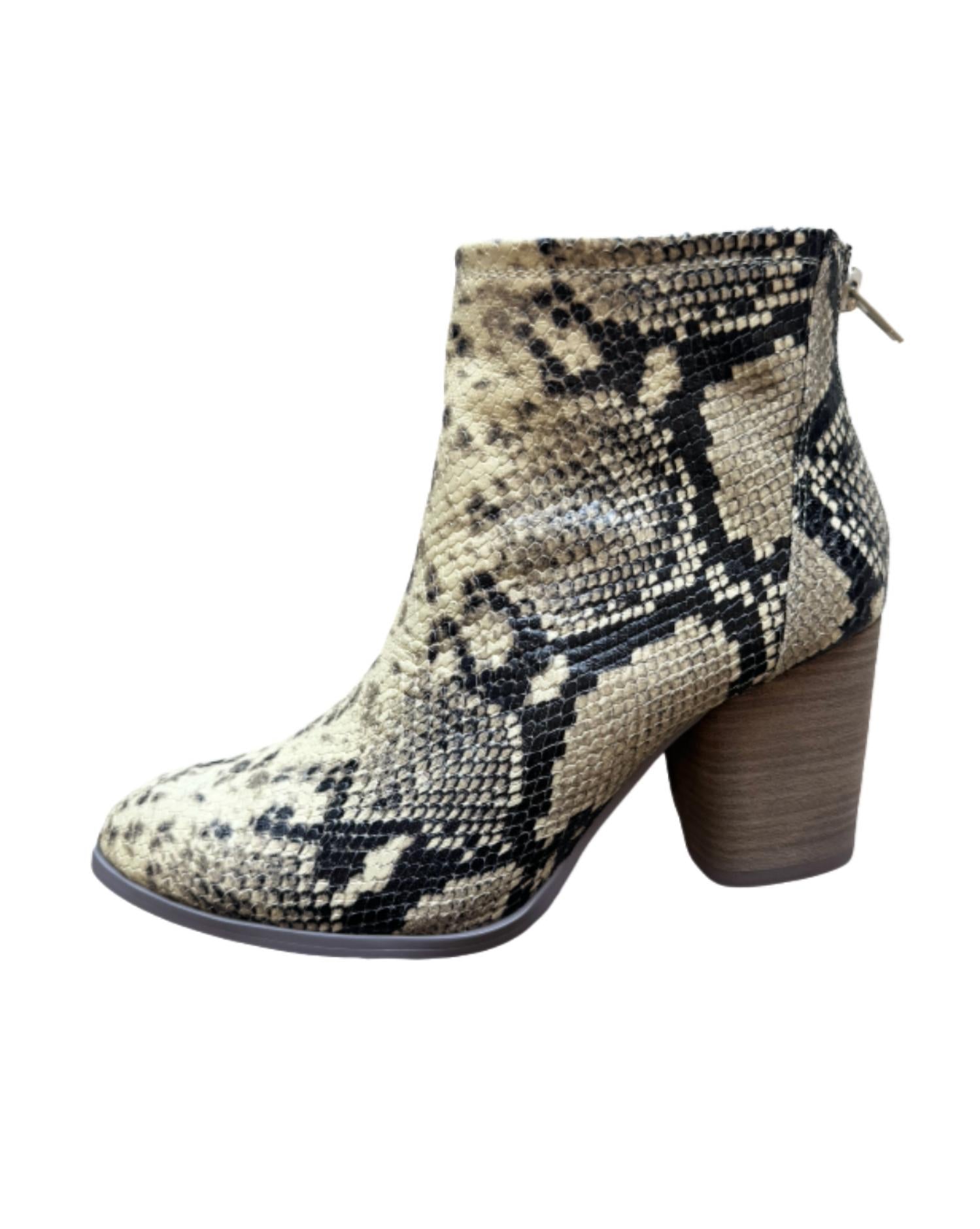 b6e61965-caf6-4cb7-9c46-5775c631a5e7-upscale_15k-1500x1500-1 Chocolat Blu - Women's Avery Heeled Bootie - Image 1